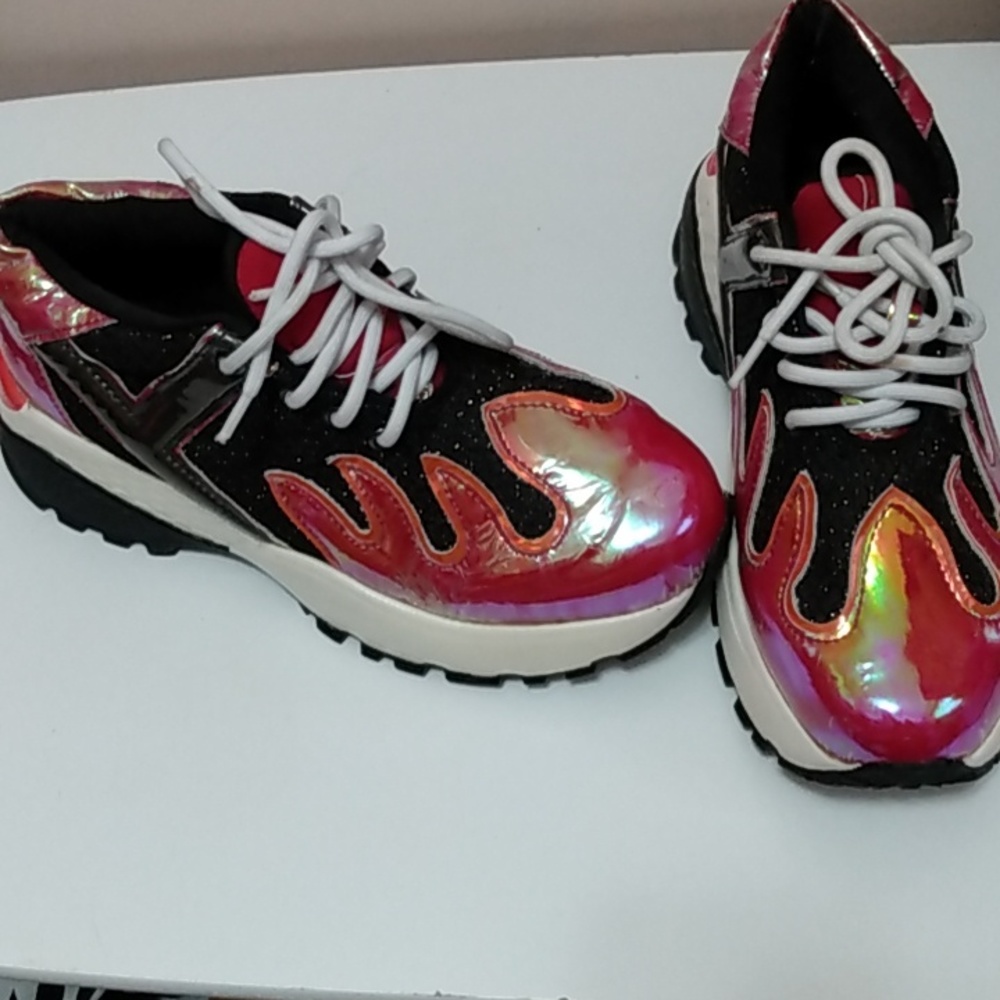 YRU Blaz3 Holographic Patent Leather Flames Red Black Platform Sneakers Sz 8